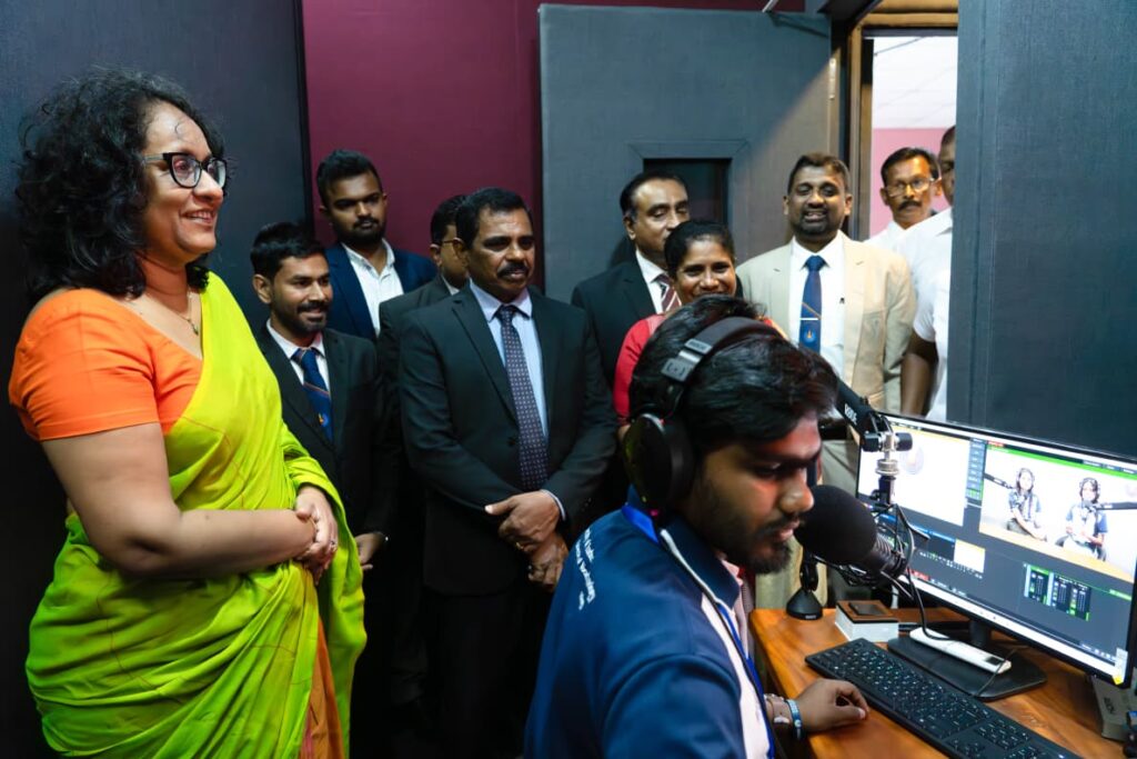 වෘත්තීය තාක්ෂණ විශ්වවිද්යාලයට අඩුපාඩුවක්ව පැවති නව රූපවාහිනී (HD) මැදිරිය අග්රාමාත්යතුමියගේ සහභාගීත්වයෙන් සිසු අයිතියට