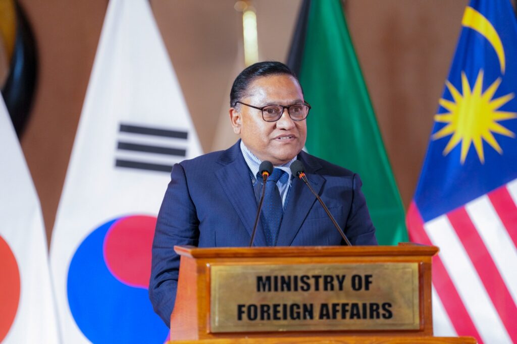 විදේශගත ලාංකිකයන්ගේ පැමිණිලි හංගපු කාලේ ඉවරයි: ‘LankaKonect’ සමඟින් විප්ලවීය ඩිජිටල් සේවාවක් ඇරඹෙයි!