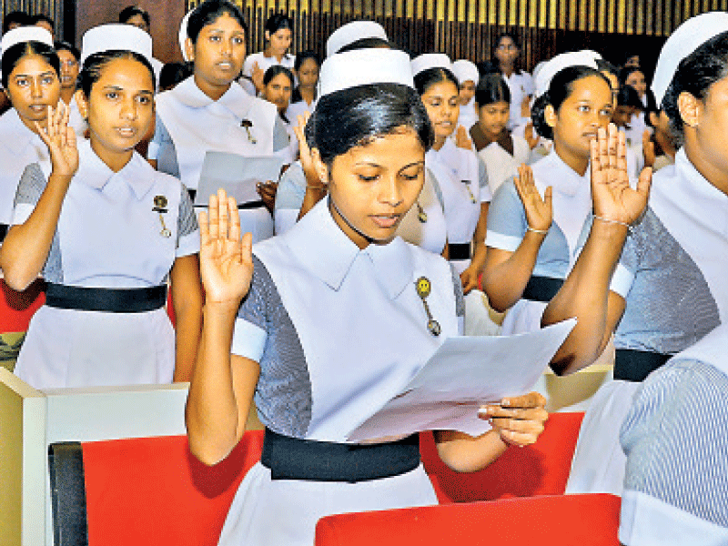 සංඛ්යාලේඛන ඇඟ කිලිපොලා යයි: හෙද පුහුණුවේ බරපතළම බාධක මෙන්න