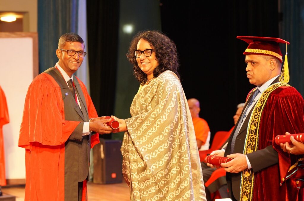 ගුරුවරුන් වෙනුවෙන් කරන ආයෝජනය, රටක වටිනාම ආයෝජනයයි! අග්රාමාත්ය ආචාර්ය හරිනි අමරසූරිය කීවාය.