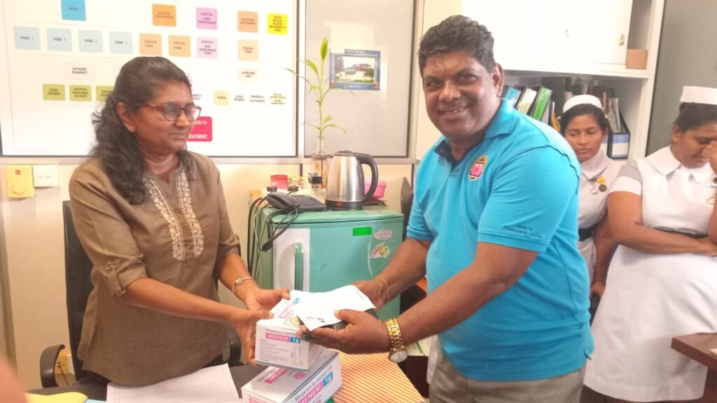 මහරගම අපේක්ෂා රෝහලට සිද්ධමුල්ලෙන් සත්කාරයක්: රෝගීන් 1070 කට දිවා ආහාරය සමග ලක්ෂ 4 ක ඖෂධ දානය කෙරේ!