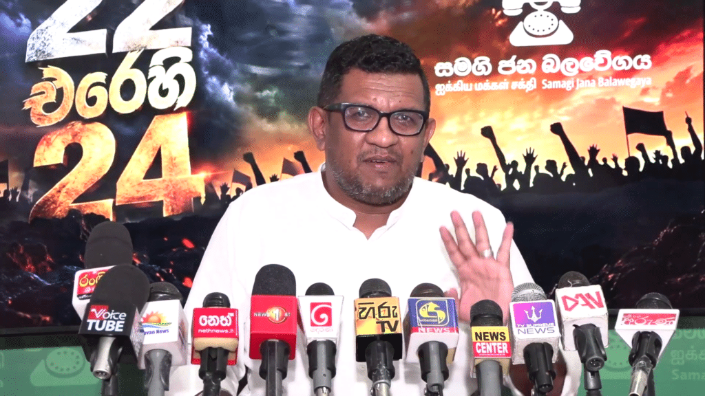 ජනපති රටම විකෘතියක් කර තියනවා බොරු කියන ආණ්ඩුව ලෙස මේ ආණ්ඩුව ඉතිහාස ගත වෙනවා යැයි, සමගි ජනබලවේගියේ නුවර තෙල්දෙනිය සංවිධායක මහේෂ් සේනානායක මහතා කීය.