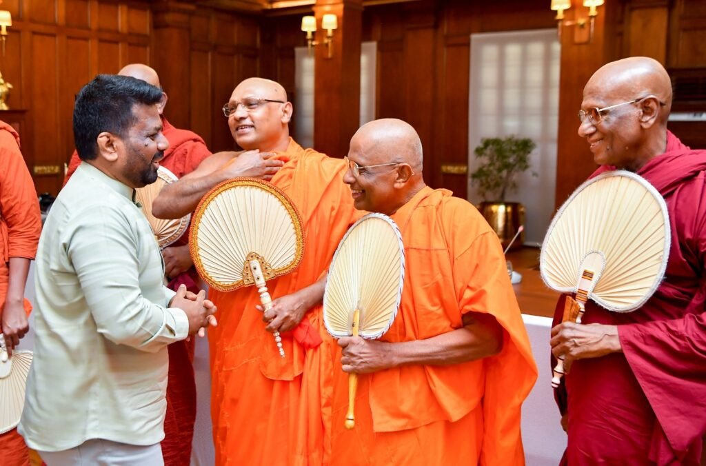 ජනපති සහ මහා සංඝරත්නය අතර විශේෂ සාකච්ඡාවක්