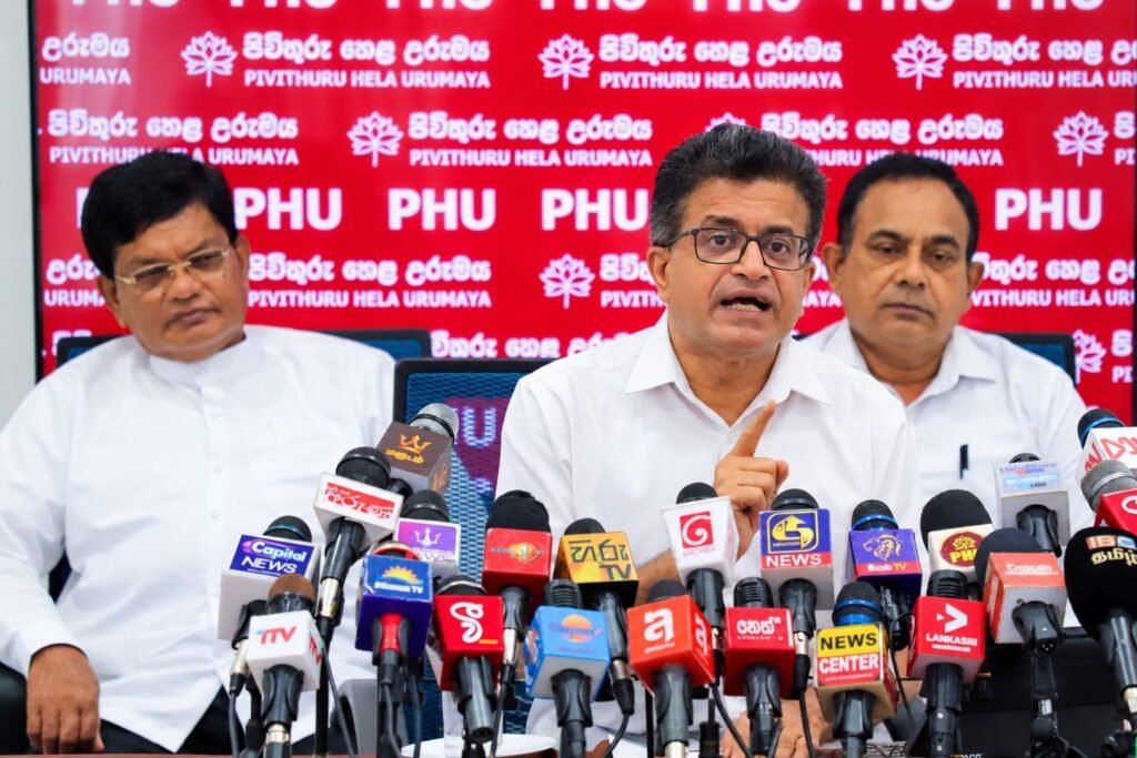 බන්ධනාගාර නිලධාරින් බලහත්කාරයෙන් සිවුරු ගැලෙව්වත් ඒ අයට ඥානසාර හිමිට සිවුරු අන්ඳන්න බෑ